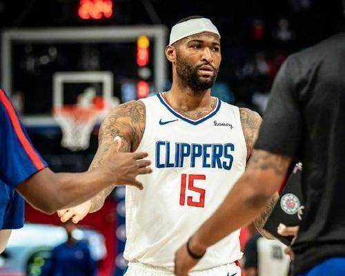 开云-关键时刻离谱罚球不中!考辛斯登场快艇季后赛0-5