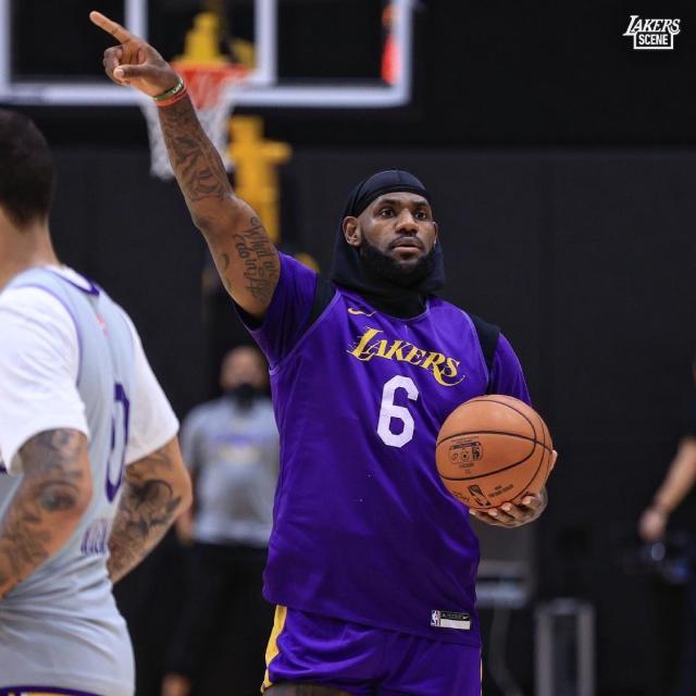 开云体育网址-多个消息源释放积极信号 勒布朗是否会在明天复出